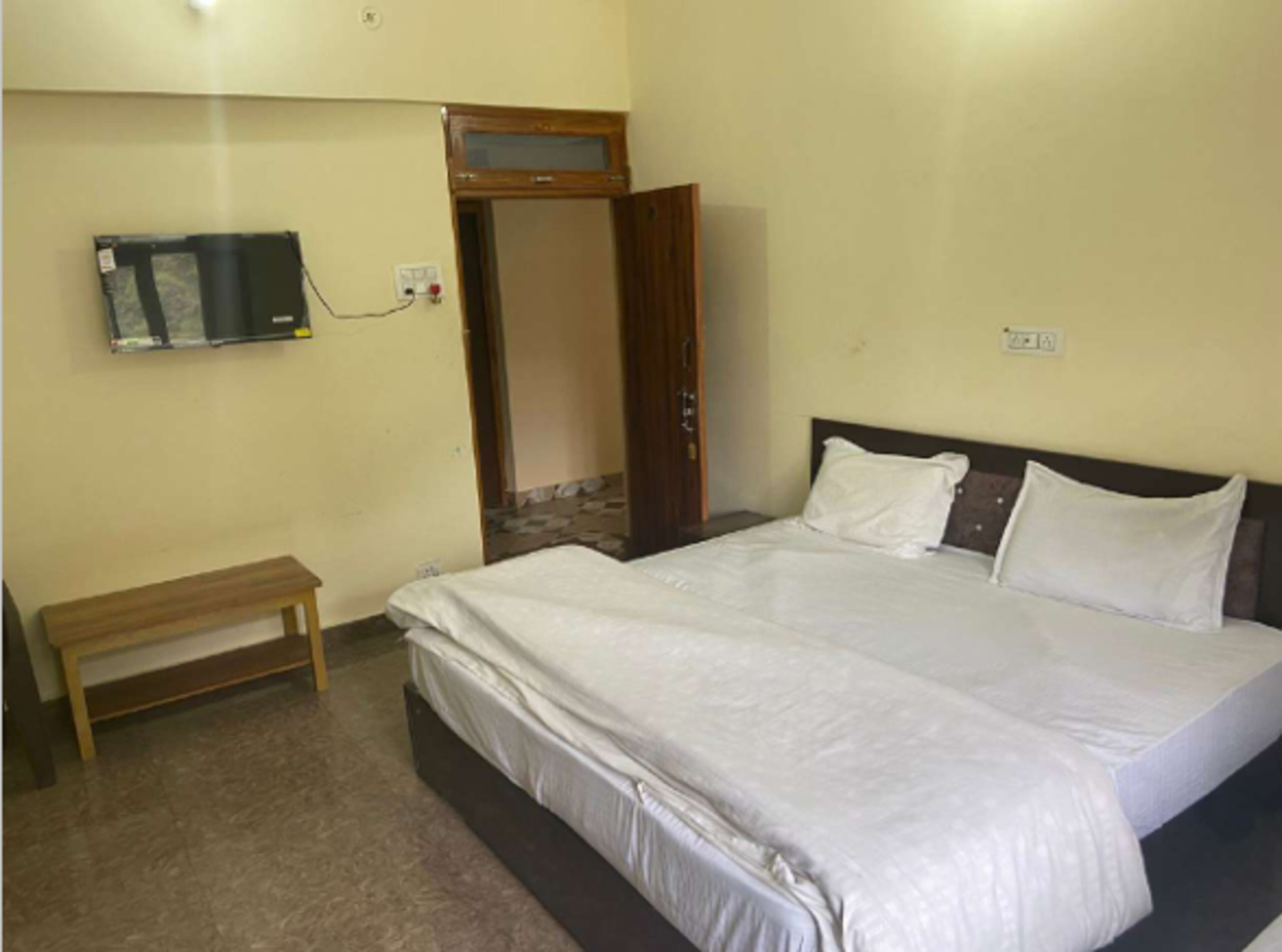 Rollaway beds, free WiFi, bed sheets