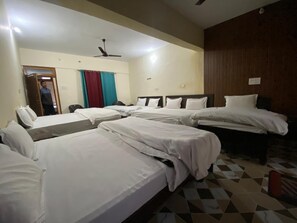 Rollaway beds, free WiFi, bed sheets - Raj Palace (Hailang)