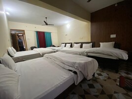 Quarto família | Camas extras/dobráveis (sobretaxa), Wi-Fi de cortesia, roupa de cama