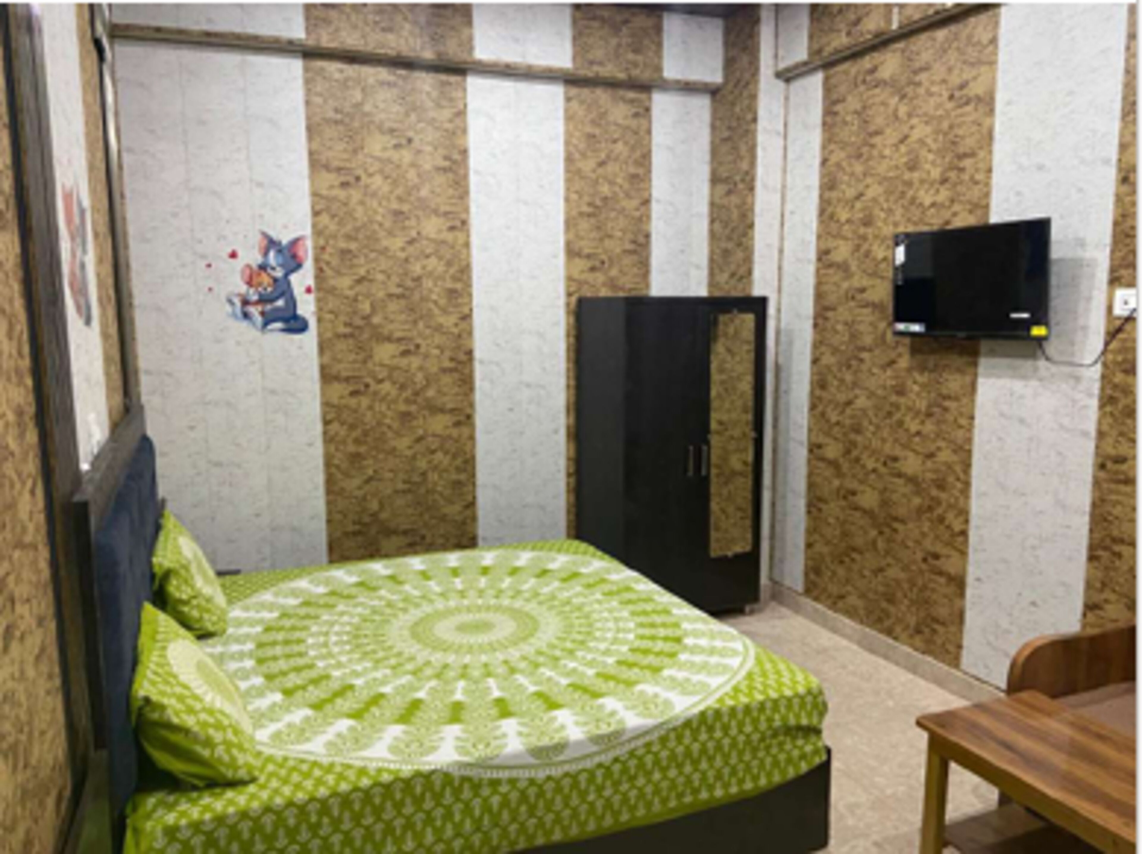 Rollaway beds, free WiFi, bed sheets