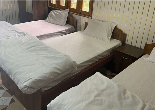 Triple Room | Rollaway beds, free WiFi, bed sheets