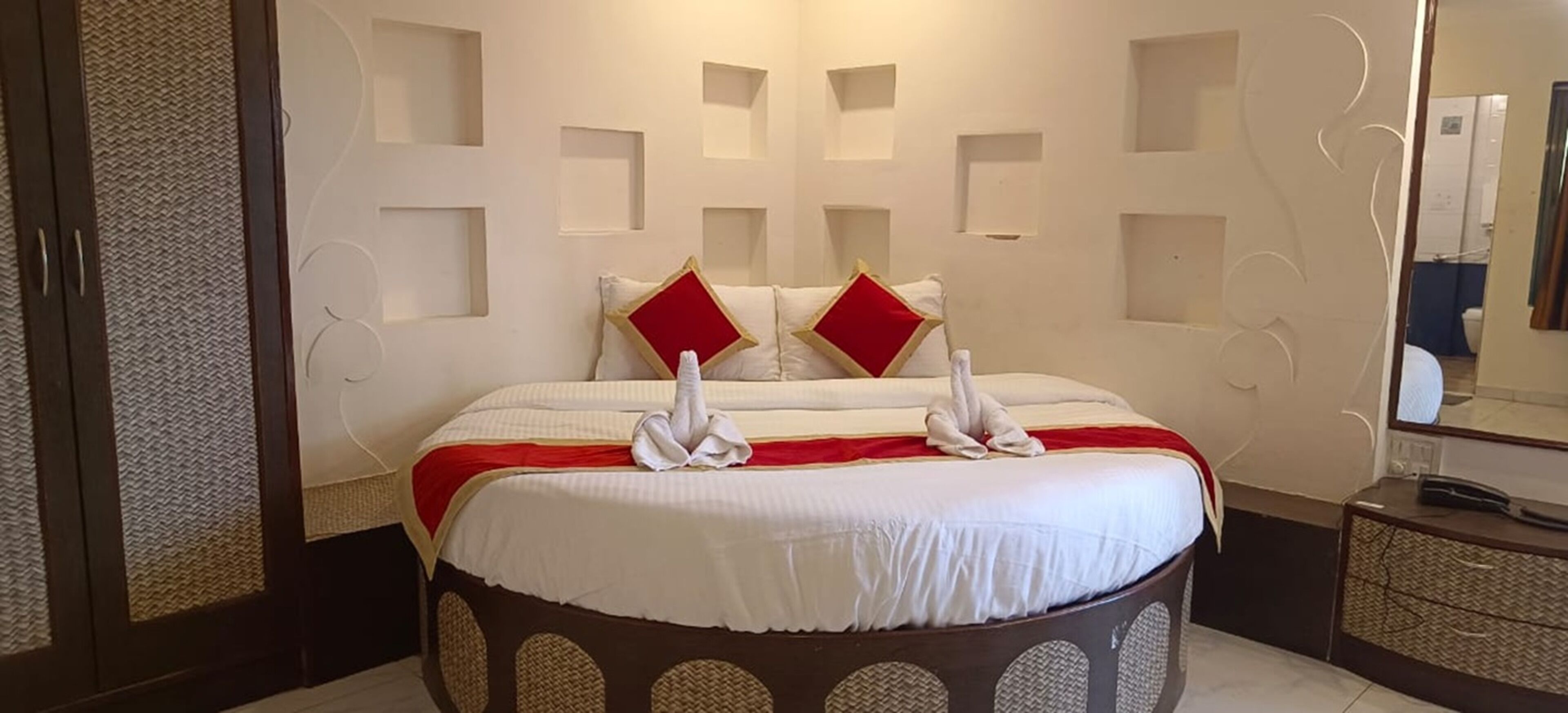 Habitación de lujo, vista a la montaña | Escritorio, tabla de planchar con plancha y wifi gratis 