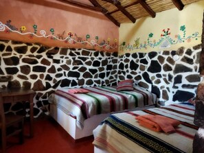 Monolocale Basic, patio, vista città | Tende oscuranti, insonorizzazione, ferro/asse da stiro, Wi-Fi gratuito