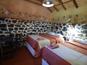 Monolocale Basic, patio, vista città | Tende oscuranti, insonorizzazione, ferro/asse da stiro, Wi-Fi gratuito