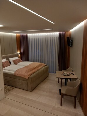 Internet, bed sheets, wheelchair access