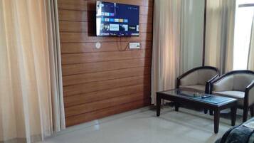 Family Quadruple Room, 1 Bedroom, Balcony, Garden View | Free WiFi