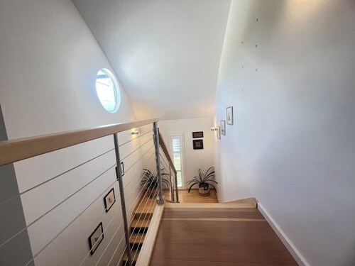 House is near to university, AIS, mountain, lake and CBD. Family - friendly.
