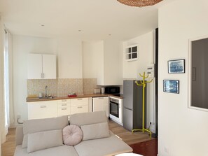 Living area - Vrbo Property (Marseille)