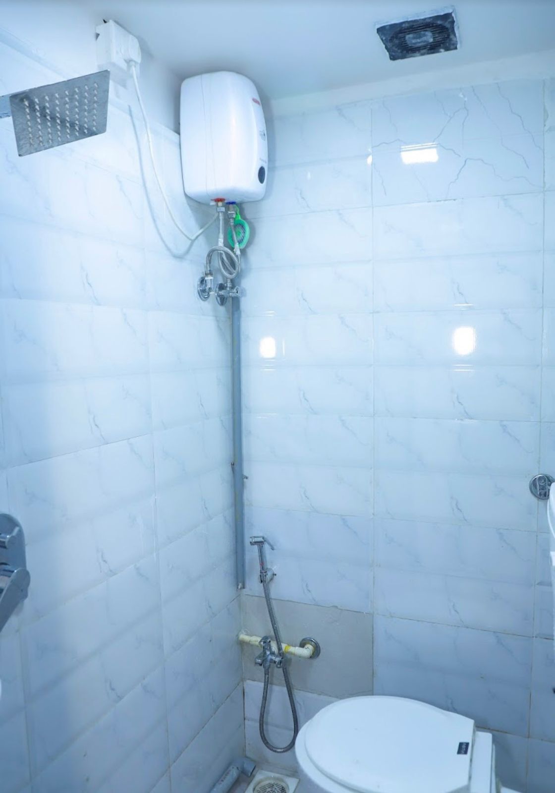 Deluxe Room | Bathroom | Shower, free toiletries, towels, soap
