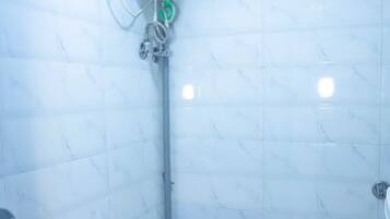 Deluxe Room | Bathroom | Shower, free toiletries, towels, soap