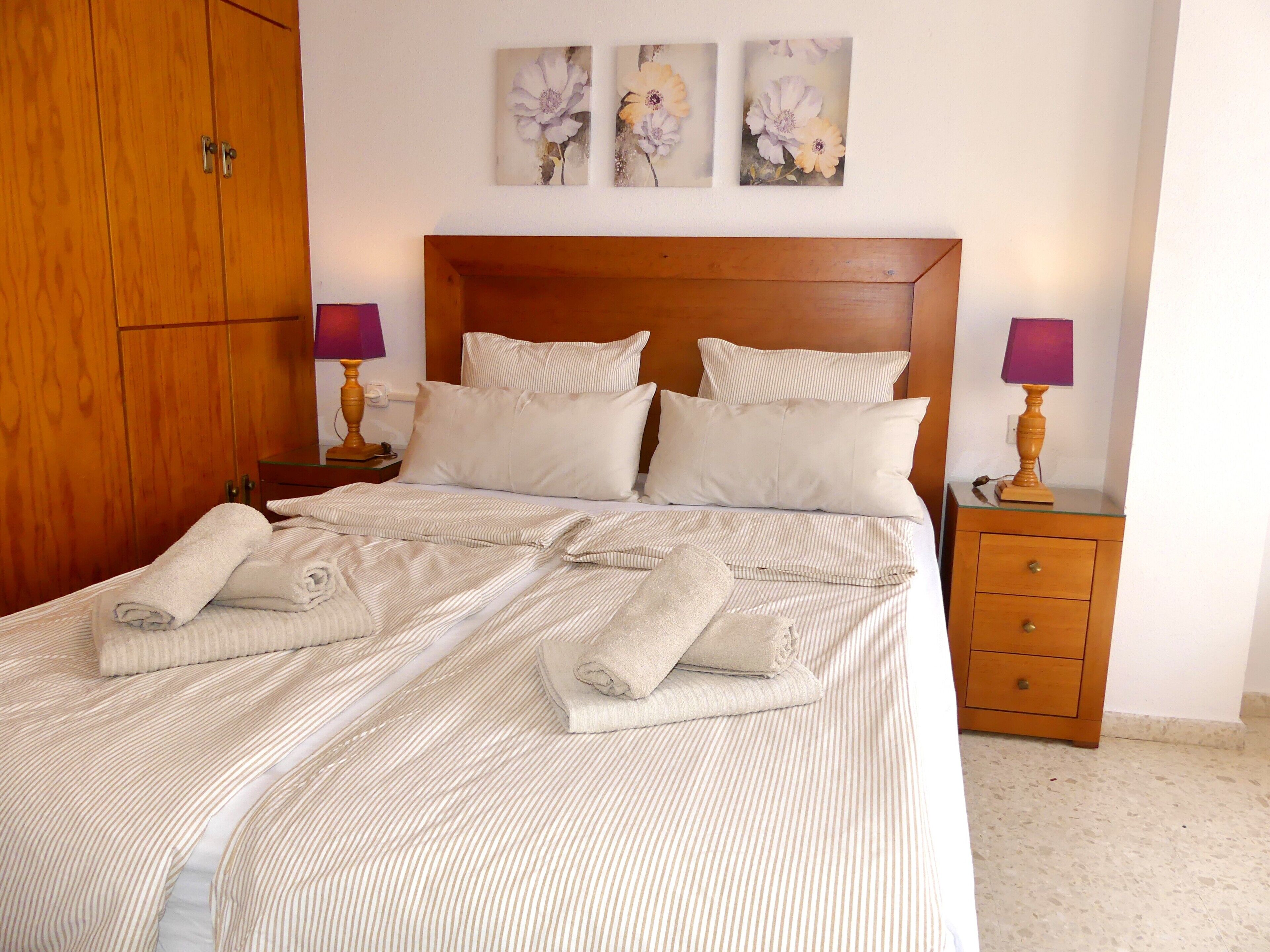 Iron/ironing board, WiFi, bed sheets