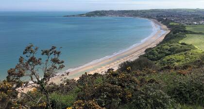 Ballard Down View, Swanage 2 Bed, 5 minutes walk to beach, balcony views.