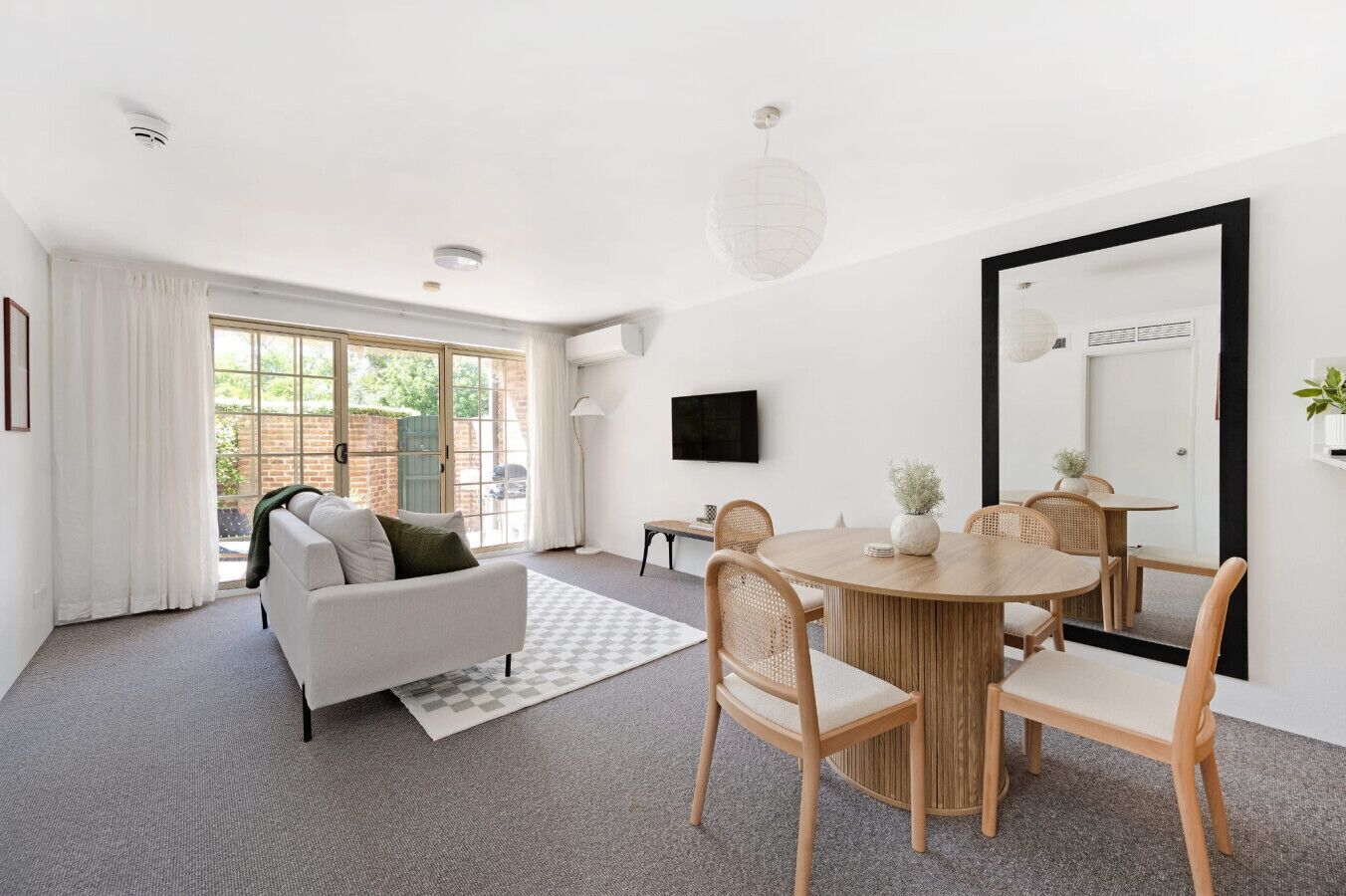 Modern Neutral Haven With Premium Amenities - Canberra
