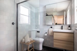 Handtücher, Seife, Shampoo, Toilettenpapier