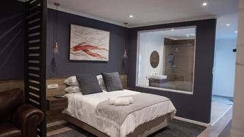 Studio Suite Comfort | Meja kerja, ruang kerja ramah laptop, dan Wi-Fi gratis