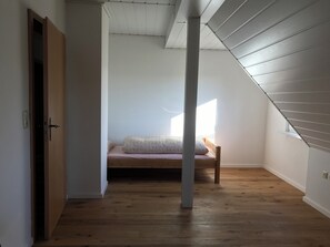 Berço de viagem, Wi-Fi de cortesia, roupa de cama