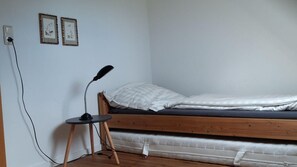 4 bedrooms, travel crib, free WiFi, bed sheets