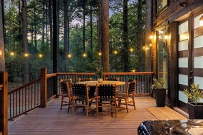 Outdoor dining - Modern Cabin w/ Hot Tub, Fire Pit, Playground & Sleeps 8 (Broken Bow)