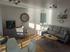 TV - Quayside Nook on the shore of Strangford (Killyleagh)