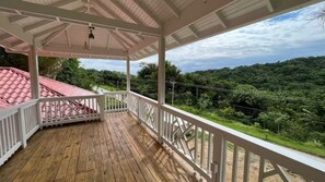 Property grounds - Casa Sunshine Haven - A Peaceful Hilltop Escape (Brick Bay)