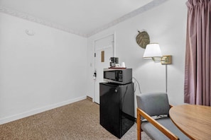 Interior - Eagle Motel Suite 100 (Manitou Springs)