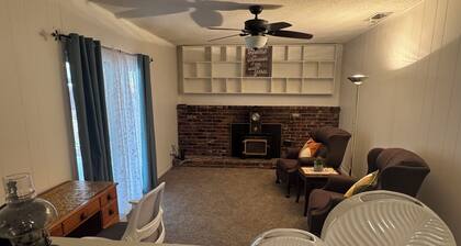 Family friendly 3 bedroom house near by Fresno State in Fresno with AC and Pool