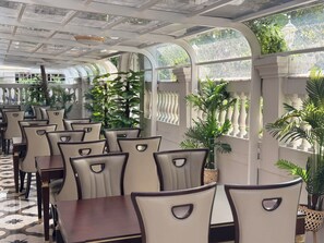 Outdoor dining - Best House Luang Prabang (Luang Prabang)