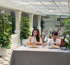Breakfast area - Best House Luang Prabang (Luang Prabang)