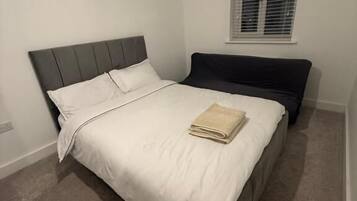 2 bedrooms, iron/ironing board, internet, bed sheets