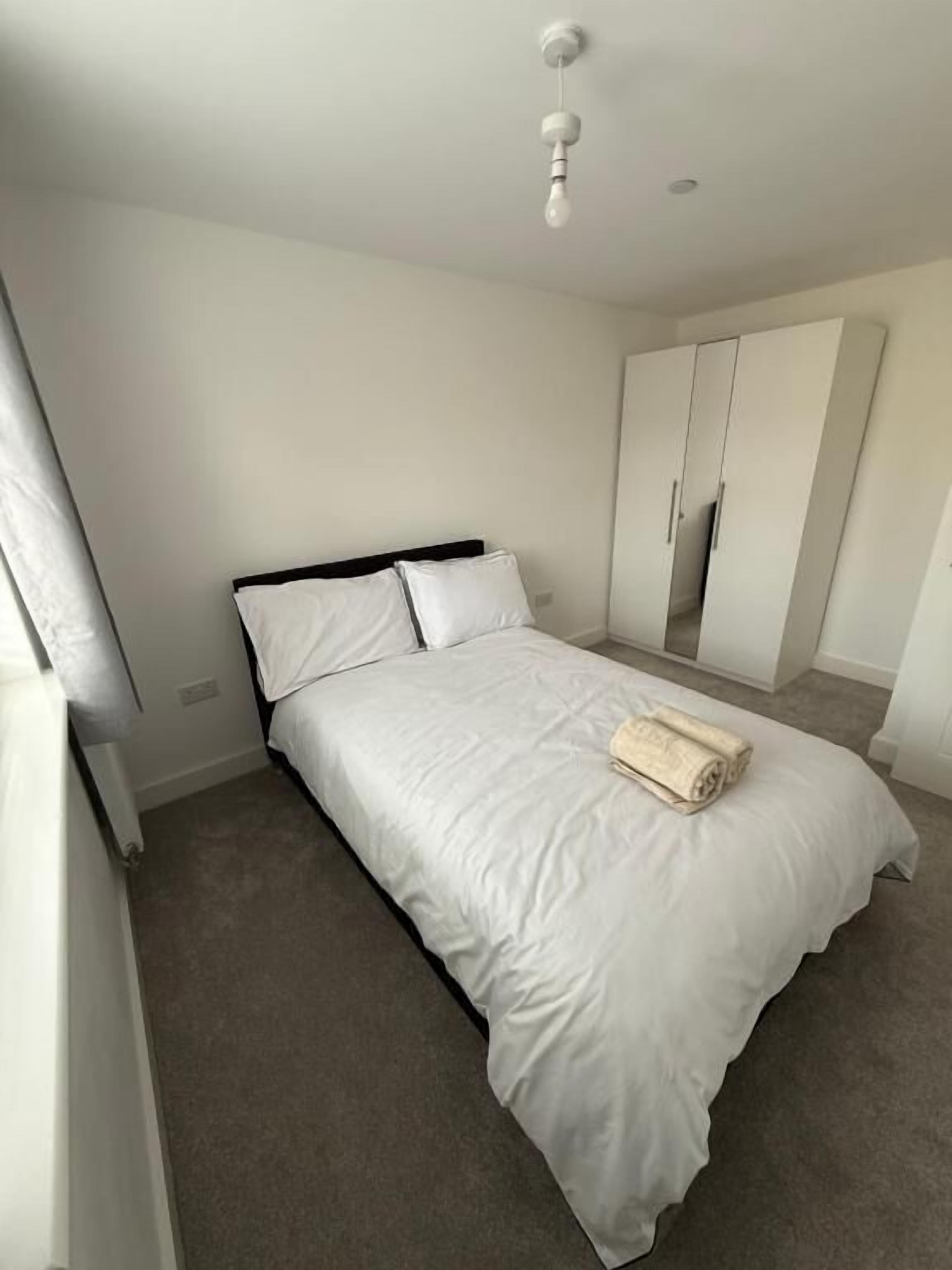2 bedrooms, iron/ironing board, bed sheets
