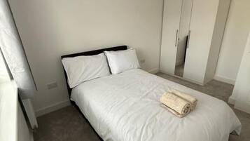2 Schlafzimmer, Bügeleisen/Bügelbrett, Bettwäsche