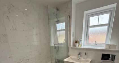 Charming 2-Bedroom House Rental in Newport, UK