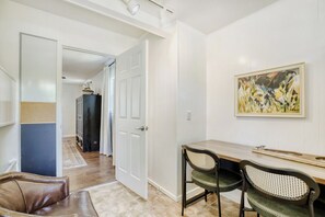 Interior - Charming Georgetown Stay | Walk to Square (Georgetown)