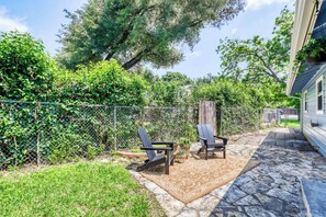 Terrace/patio - Charming Georgetown Stay | Walk to Square (Georgetown)