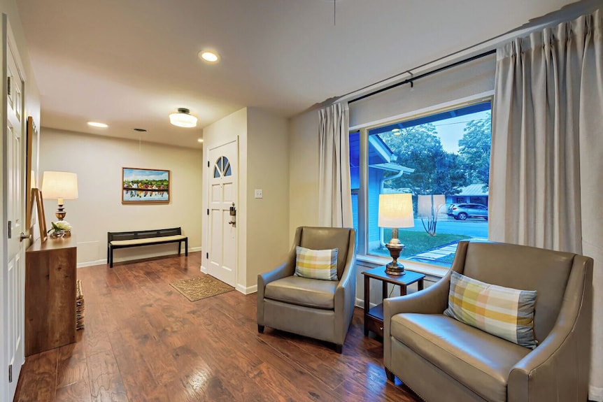 Charming Georgetown Stay | Walk To Square - Georgetown, TX