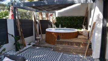 Bain à remous extérieur