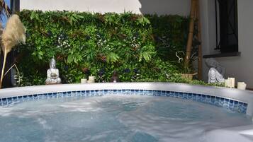 Bain à remous extérieur