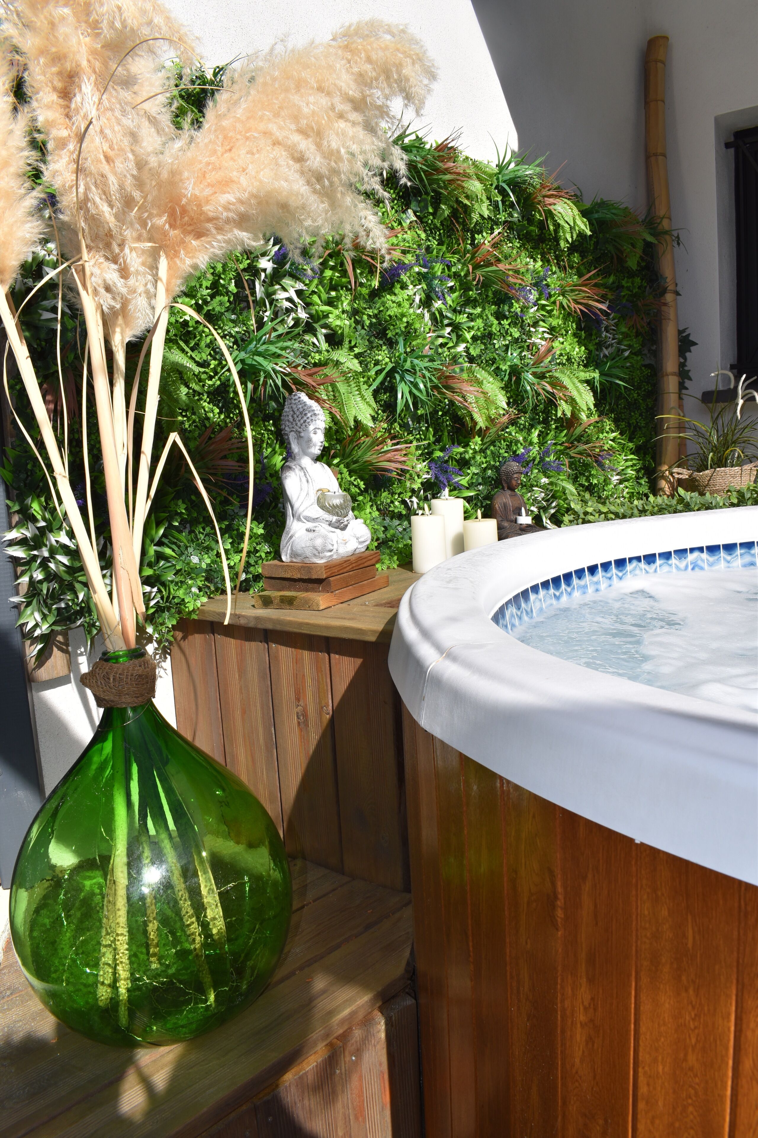 Outdoor spa tub