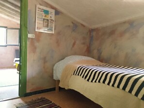 WiFi, bed sheets