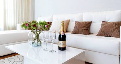 Panoramic City View 1BD Spacious Flat