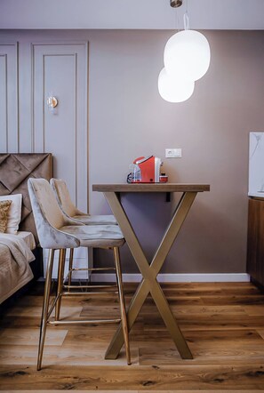 Apartment, 2 Bedrooms, Accessible, Balcony | Dining - Oasis Vista Escape With Terrace (Chișinău)