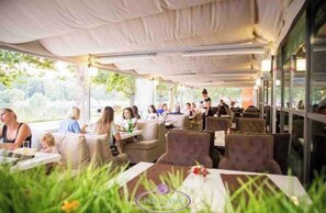Apartment, 2 Bedrooms, Accessible, Balcony | Dining - Luxurylakepark 2BD Apartment (Chișinău)