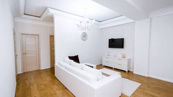 Apartment, 2 Bedrooms, Accessible, Balcony | Living room