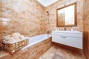 Căn hộ, 2 phòng ngủ, phù hợp cho người khuyết tật, ban công | Phòng tắm