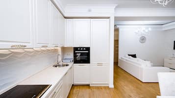 Apartment, 2 Bedrooms, Accessible, Balcony | Private kitchen