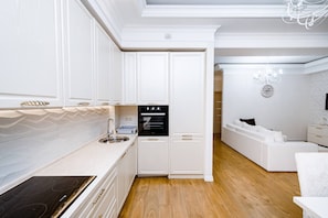 Private kitchen - Luxurylakepark 2BD Apartment (Chișinău)