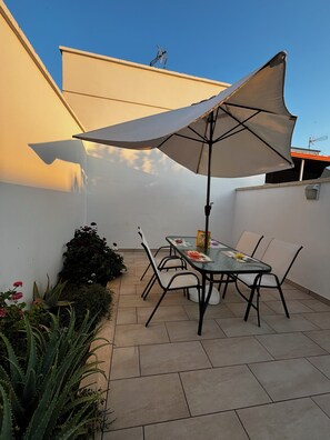 Outdoor dining - Vrbo Property (La Strea)
