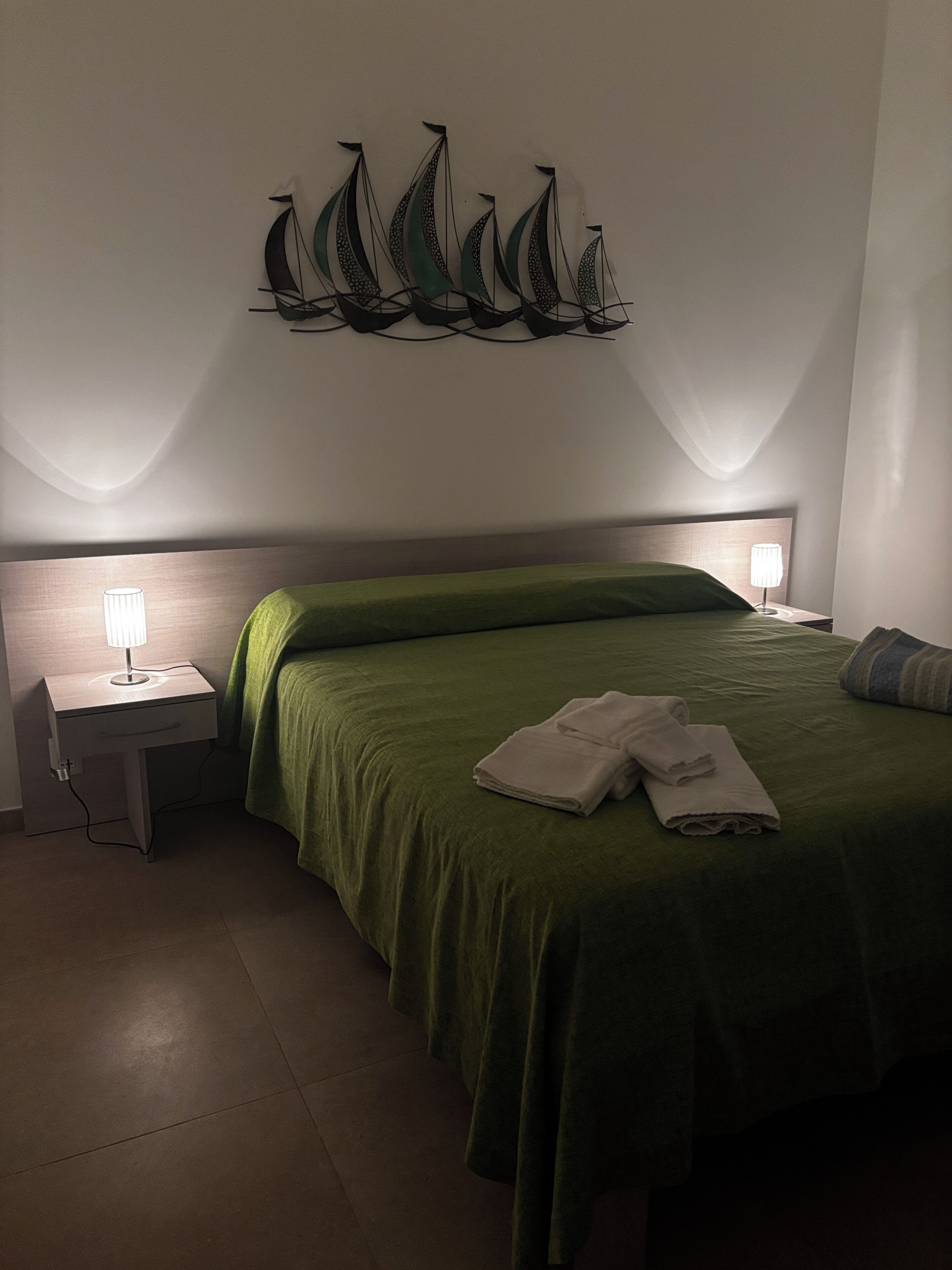 1 Schlafzimmer, Reisekinderbett, Bettwäsche