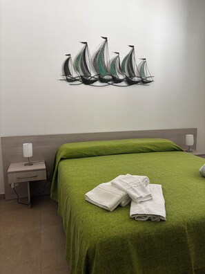 1 bedroom, travel cot, bed sheets