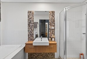 Hair dryer, towels - Beach House 305—Oceanfront Balcony Retreat (Victor Harbor)